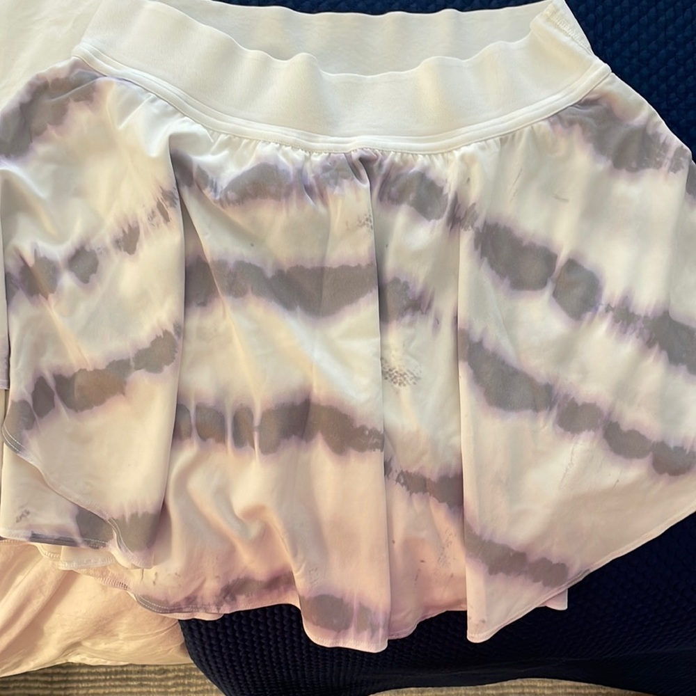 Lululemon skirt. Worn a few times. Excellent condition